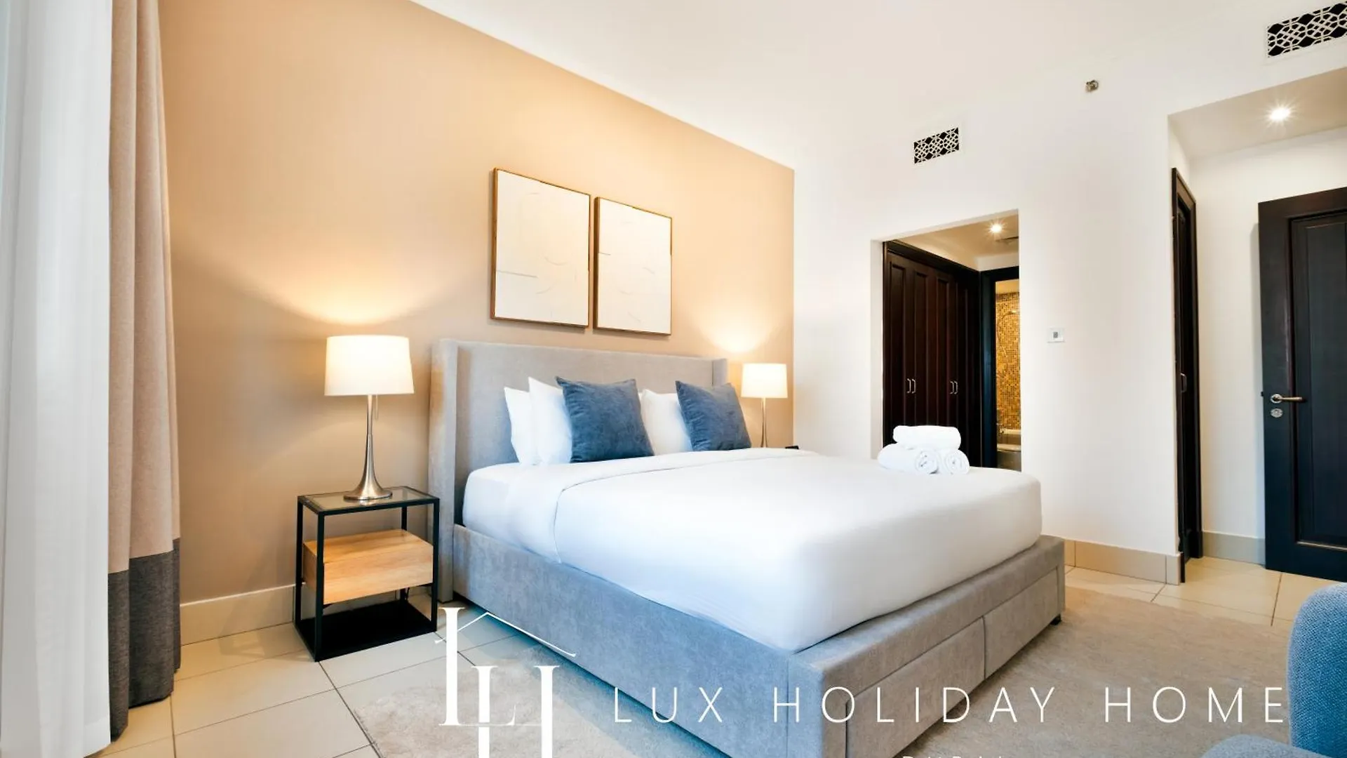 Lux The Reehan Burj Khalifa View Suite Dubai Apartment
